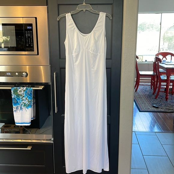 Beehive Other - Vintage Beehive Slip/Nightgown Full Length Sz. S